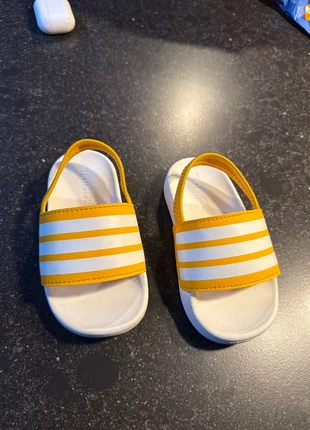 adidas Sportswear Adilette Estrap slippers 24, merk: adidas, staat: Nieuw zonder prijskaartje, maat: 24, € 12,00, € 13,30 inclusief Kopersbescherming