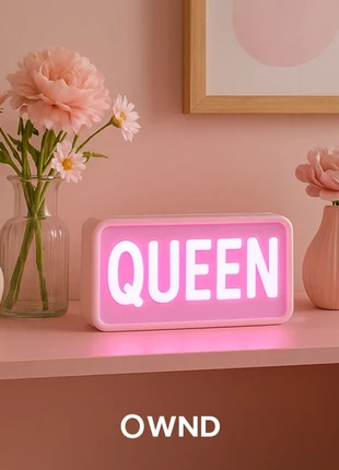 QUEEN Light Sign - 14 cm - Room Decoration, merk: ownd, staat: Nieuw met prijskaartje, € 14,90, € 16,35 inclusief Kopersbescherming Pro