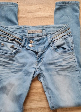 jean bleu clair taille basse 40 Redseventy, marke: Redseventy, zustand: Sehr gut, größe: L / 40 / 12, 6,50 €, 7,53 € inklusive Vinted-Käuferschutz