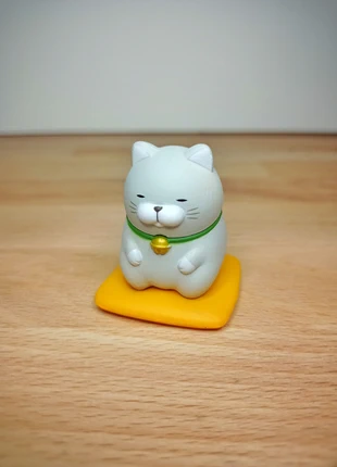 Maneki Neko on zabuton chat sur coussin -Gachapon, marque: AMUSE, état: Très bon état, taille: XS, 5,00 €, 5,95 € Protection acheteurs (Pro) incluse