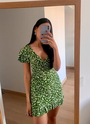 Vestido mini verde floral Pull & Bear – Talla S, marca: Pull & Bear, estado: Muy bueno, tamaño: S / 36 / 8, 6,00 €, 7,00 € Protección al comprador incluida