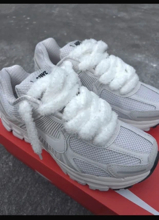 Lacets fluffy Blanc, marque: Fluffy, état: Neuf sans étiquette, taille: Autre, 4,00 €, 4,90 € Protection acheteurs incluse