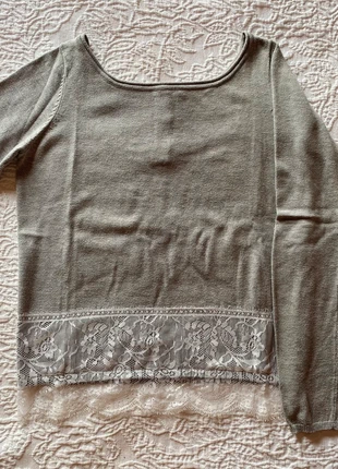 Pull gris clair à détails dentelle – Naf Naf (T.36/S), marque: Naf Naf, état: Neuf sans étiquette, taille: S / 36 / 8, 15,00 €, 16,45 € Protection acheteurs incluse