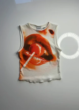 Top canotta stampa grafica con cut out - Bershka XS, brand: Bershka, condizioni: Nuovo con cartellino, taglia: XS / IT 38 / EU 34, €9.00, €10.15 include la Protezione acquisti