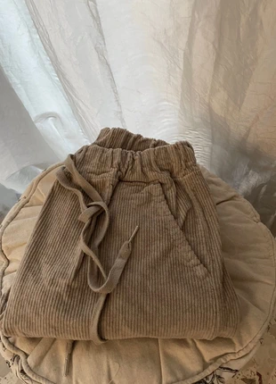 Pantaloni in velluto, marque: LOOK, état: Neuf sans étiquette, taille: S / 36 / 8, 7,50 €, 8,58 € Protection acheteurs incluse