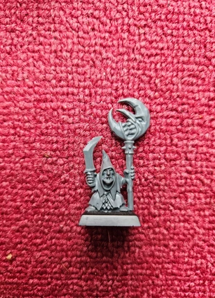 Warhammer Fantasy Old World Night Goblin Loon Standard Icon Bearer #2, brand: Warhammer, condition: New without tags, £9.00, £10.15 includes Buyer Protection