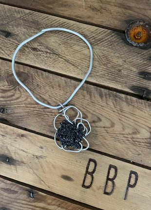 Joli collier motif fleur en acier,réglable, élégant audacieux et original, état: Très bon état, 5,00 €, 5,95 € Protection acheteurs incluse