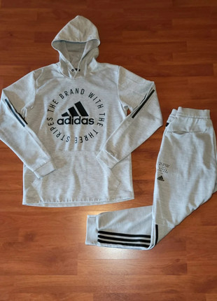 Ensemble (léger) gris et noir Adidas taille S, marque: adidas, état: Très bon état, taille: S, 50,00 €, 53,20 € Protection acheteurs incluse