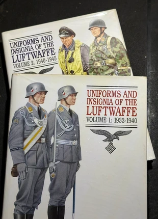 Uniforms and insignia of the Luftwaffe volume 1 et 2, état: Très bon état, 150,00 €, 158,20 € Protection acheteurs incluse
