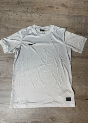 T-shirt Nike Dri-Fit blanc – taille M – respirant et léger, brand: Nike, condizioni: Ottime, taglia: M, €10.00, €11.20 include la Protezione acquisti