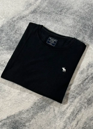 T-shirt Abercrombie & Fitch noir logo brodé femme taille XS, marque: Abercrombie & Fitch, état: Très bon état, taille: XS / 34 / 6, 14,99 €, 16,44 € Protection acheteurs (Pro) incluse