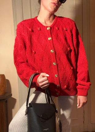 Cardigan Veste Rouge Vintage Bavarois– Tricot Structuré, Boutons Dorés, Épaulettes – Made in France, brand: Vintage Dressing, condition: Very good, size: M / 38 / 10, €40.00, €42.70 includes Buyer Protection