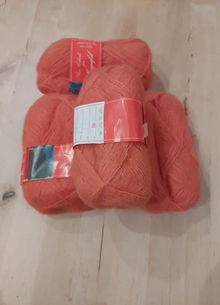 4 gomitoli lana, brand: Lana, condizioni: Ottime, €5.00, €5.95 include la Protezione acquisti