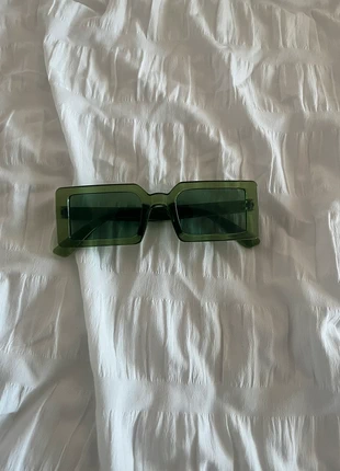 lunettes vertes rectangulaire style rétro avec boîte, marque: Shein, état: Très bon état, 3,00 €, 3,85 € Protection acheteurs incluse