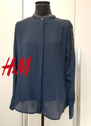 Camicia blu con inseriti in pizzo 💙 H&M, merk: H&M, staat: Heel goed, maat: M / 38 / 10, € 6,00, € 7,00 inclusief Kopersbescherming