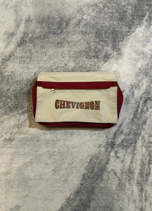Trousse Chevignon vintage beige bordeaux logo imprimé, brand: Chevignon, condizioni: Ottime, €19.99, €21.69 include la Protezione acquisti Pro