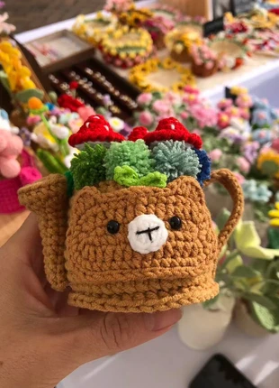 Handmade crocheted watering can with mushrooms 🍄, marque: Floratalent, état: Neuf sans étiquette, 15,00 €, 16,45 € Protection acheteurs (Pro) incluse