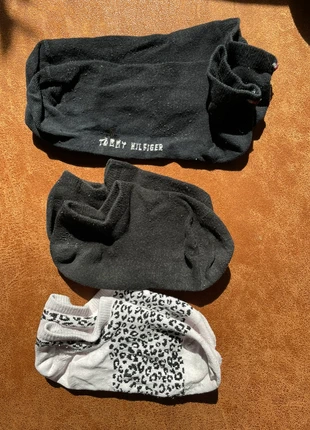 🖤 3 Pairs Low-Cut Socks – Tommy Hilfiger, Black & Leopard Print 🖤, marque: Tommy Hilfiger, état: Bon état, taille: S | 35–38, 1,00 €, 1,75 € Protection acheteurs incluse