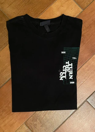 maglietta H&M nera con stampa taglia M regular fit, marke: H&M, zustand: Neu, größe: M, 4,50 €, 5,43 € inklusive Vinted-Käuferschutz