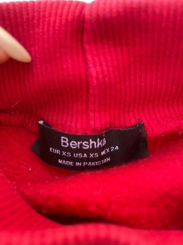 Pull à col rouge - photo numéro 4