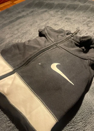 Veste Nike noir à capuche, marke: Nike, zustand: Zufriedenstellend, größe: M, 2,00 €, 2,80 € inklusive Vinted-Käuferschutz