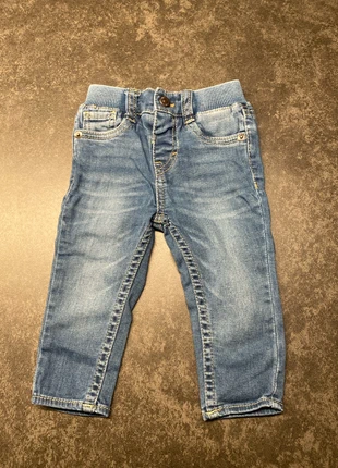 Jeans Levi’s, merk: Levi's, staat: Heel goed, maat: 6-9 maanden / 68 cm, € 7,00, € 8,05 inclusief Kopersbescherming