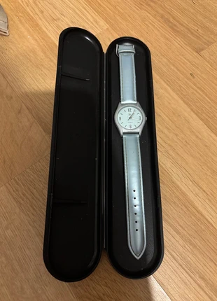 Montre quartz bleu brillant, brand: Quartz, condition: Very good, size: One size, €10.00, €11.20 includes Buyer Protection