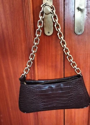 Bolsa Zara baguete em croco castanho escuro com alça dourada, marca: Zara, estado: Novo sem etiquetas, €7.99, €9.09 inclui Proteção do Comprador