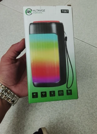 Colorful LED Bluetooth Speaker | Portable | FM & USB Support, marca: Local, estado: Nuevo con etiquetas, 6,00 €, 7,00 € Protección al comprador incluida