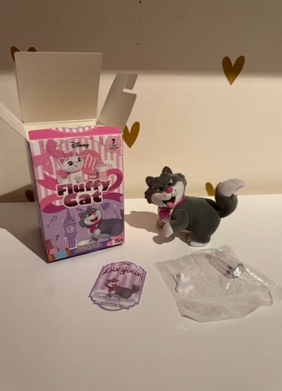 Fluffy cat blind box, merk: Miniso, staat: Nieuw zonder prijskaartje, maat: Universeel, € 6,50, € 7,53 inclusief Kopersbescherming