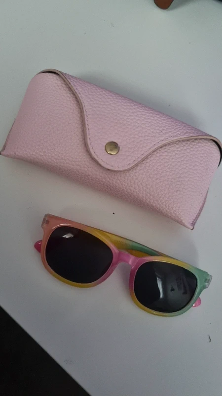 Boîte a lunette et lunette de soleil pour enfant - photo numéro 2