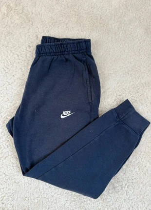 Pantalon survêtement jogging Nike club fleece uni et brodé - S - bleu marine bleu, marque: Nike, état: Neuf sans étiquette, taille: S, 24,00 €, 25,90 € Protection acheteurs (Pro) incluse