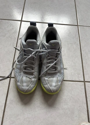 Basket de sport 38 mixte, merk: MIZUNO, staat: Heel goed, maat: 38, € 15,00, € 16,45 inclusief Kopersbescherming