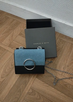 Porte-monnaie / porte-cartes Charles & Keith neuf avec chaîne, marke: Charles & Keith, zustand: Neu, mit Etikett, 24,00 €, 25,90 € inklusive Vinted-Käuferschutz