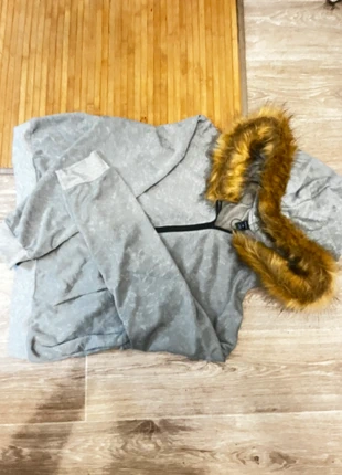 zip up furr, brand: H&M, condizioni: Ottime, taglia: M / IT 42 / EU 38, €20.00, €21.70 include la Protezione acquisti
