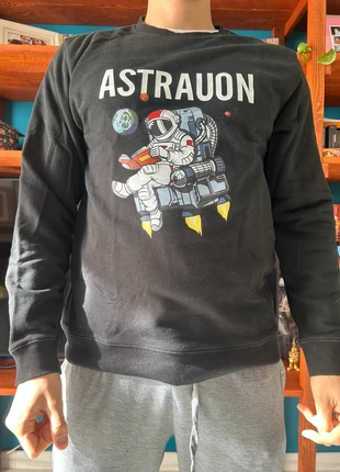 Felpa nera astronauta grafica space style, merk: Shein, staat: Nieuw zonder prijskaartje, maat: M, € 8,00, € 9,10 inclusief Kopersbescherming