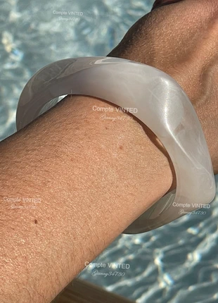 Bracelet en résine design irrégulier blanc nacré Femme, marque: Tendance, état: Neuf sans étiquette, 13,50 €, 14,88 € Protection acheteurs incluse