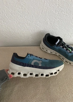 On cloud platform running shoes monster dark blue black, merk: On Running, staat: Heel goed, maat: 43, € 70,00, € 74,20 inclusief Kopersbescherming Pro