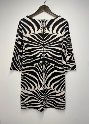 Robe H&M motif zèbre, marke: H&M, zustand: Sehr gut, größe: S / 36 / 8, 12,00 €, 13,30 € inklusive Vinted-Käuferschutz