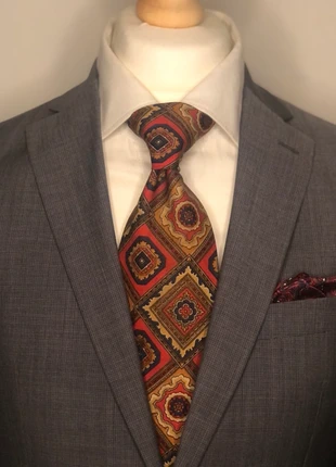Ted Lapidus Paris Silk Tie 11 cm & 150 cm – Bold Red & Gold Pattern - Made in France, marke: Ted Lapidus, zustand: Sehr gut, 10,00 €, 11,20 € inklusive Vinted-Käuferschutz