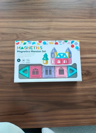 Magnetics mansion set, marca: Magnetics, estado: Novo com etiquetas, tamanho: 5 anos / 110 cm, €20.00, €21.70 inclui Proteção do Comprador