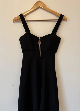 Jolie petite robe noir et dorée, état: Très bon état, taille: S / 36 / 8, 7,00 €, 8,05 € Protection acheteurs incluse