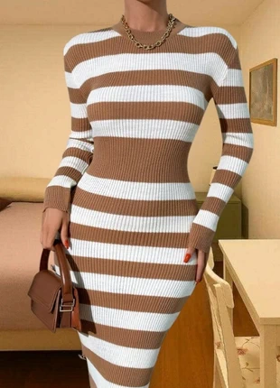 Robe Pull Rayée Multicolore Col Rond Manches Longues Détails Boutons - T. S, brand: Belle d’Azur, condition: Very good, size: S / 36 / 8, €35.00, €37.45 includes Buyer Protection Pro