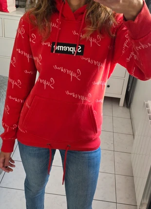 Sweat supreme rouge taille S, marke: Supreme, zustand: Sehr gut, größe: S / 36 / 8, 80,00 €, 84,70 € inklusive Vinted-Käuferschutz