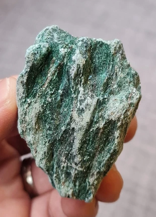Pierre brute de fuschite, marque: Mineralogie, état: Très bon état, 5,00 €, 5,95 € Protection acheteurs incluse