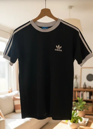 T-shirt Adidas femme taille M, marque: adidas, état: Très bon état, taille: M / 38 / 10, 10,00 €, 11,20 € Protection acheteurs incluse