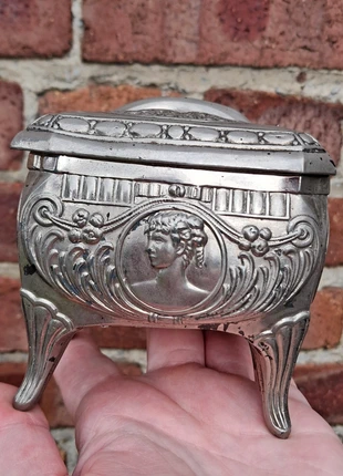 Boîte à bijoux métal argenté art nouveau, marque: art nouveau, état: Très bon état, 10,00 €, 11,20 € Protection acheteurs incluse
