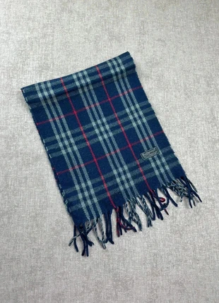 Écharpe Burberry bleu marine, marque: Burberry, état: Très bon état, 45,00 €, 47,95 € Protection acheteurs (Pro) incluse