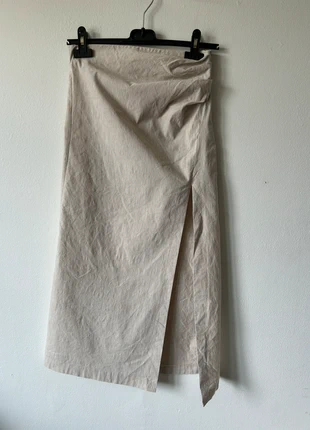 Jupe Zara longue avec fente couleur crème / beige en excellent état taille 36, marque: Zara, état: Très bon état, taille: S / 36 / 8, 2,00 €, 2,80 € Protection acheteurs incluse