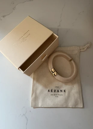Bracelet Léo neuf Sézane couleur écru, marque: Sézane, état: Neuf avec étiquette, 60,00 €, 63,70 € Protection acheteurs incluse